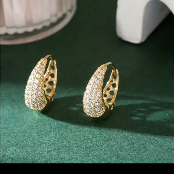 New Elegant 14K Gold Plated Sparkling Ladies Earrings - Picture 3 of 7